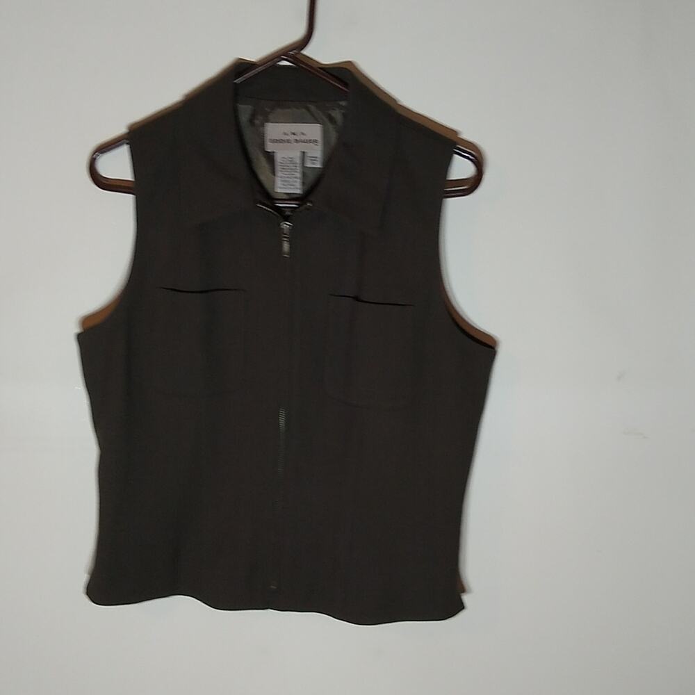 Eddie Bauer Women's green vest. Size 10